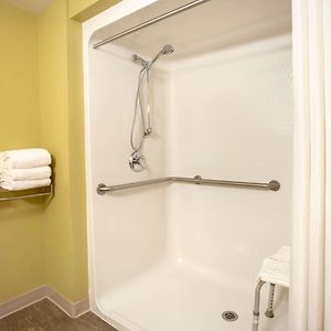 Deluxe Queen Room Mobility Access or Non-Smoking
